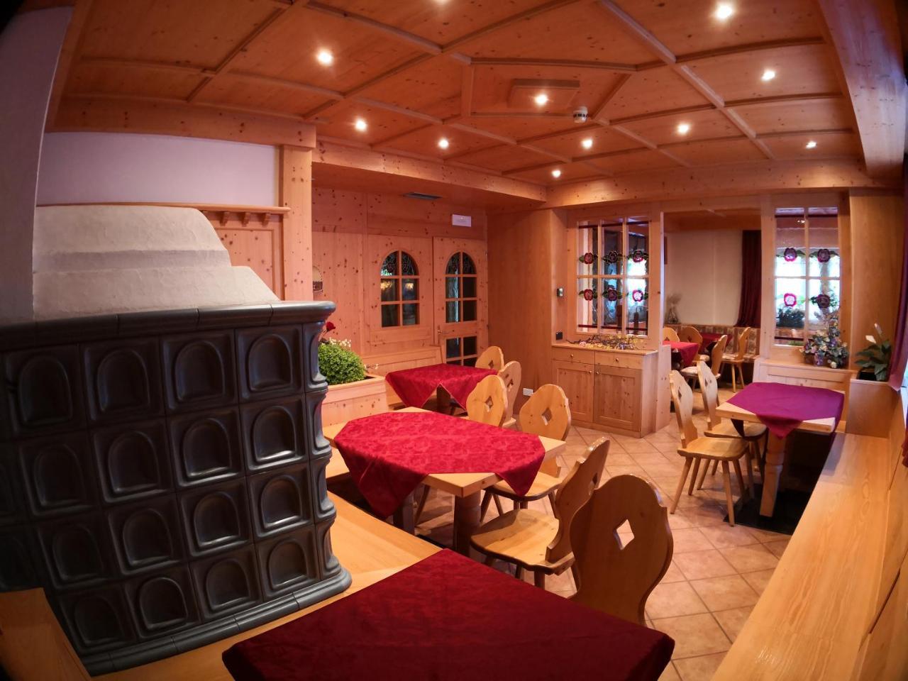 Hotel Alpenrose Passo Rolle Bagian luar foto